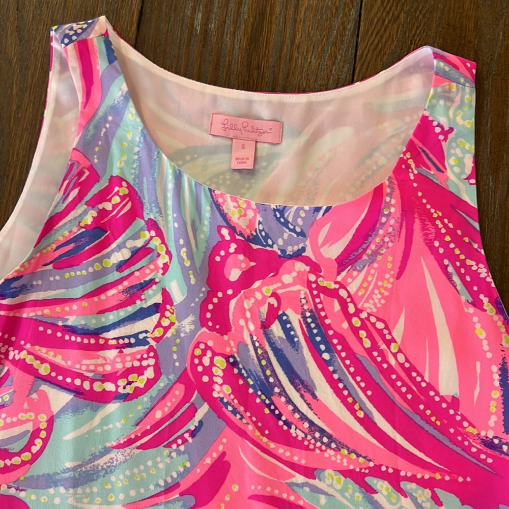 EUC Lilly Pulitzer SMALL Jackie shift dress in Oh My Guava print - Picture 2 of 3